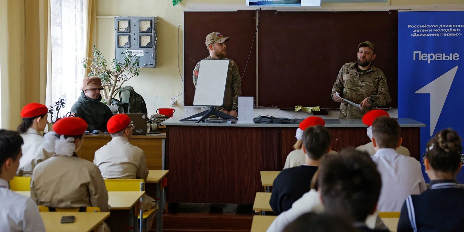 Зображення новини: Росія системно готує українських дітей до війни