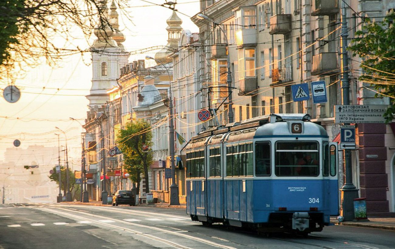 Зображення новини: У Вінниці запустили новий формат зупинок: усі види транспорту будуть на одній платформі