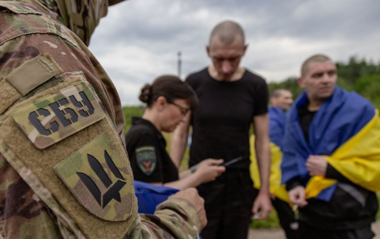Зображення новини: СБУ показала ексклюзивні фото та відео з сьогоднішнього обміну полоненими