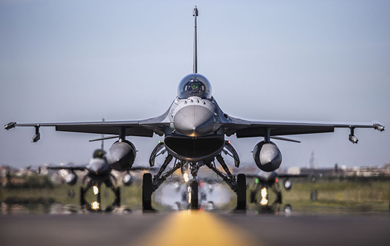 Зображення новини: США підняли в небо F-16: винищувач перехопив літак біля гольф-клубу Трампа