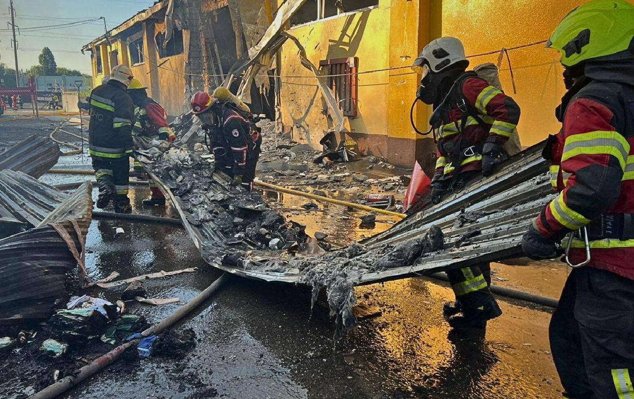 Зображення новини: Понад 100 дронів, під ударом рятувальники: все про обстріл Харкова, Херсона і Запоріжжя