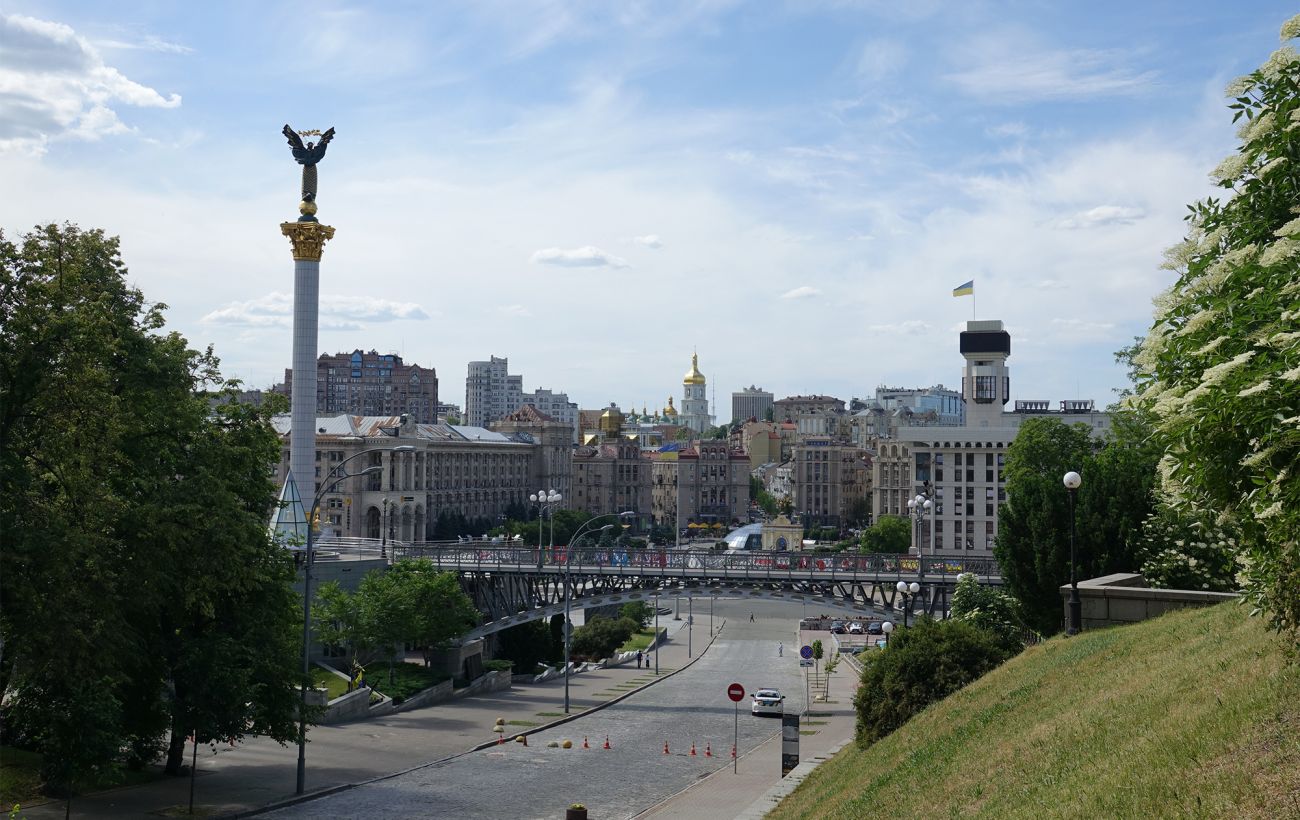 Зображення новини: Сильна спека і короткочасні дощі в Україні: що чекати від погоди завтра