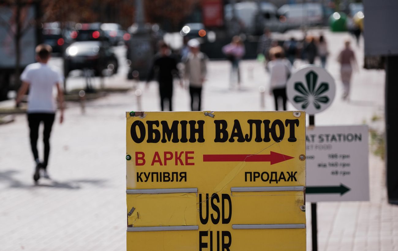 Зображення новини: НБУ підвищив офіційні курси долара та євро