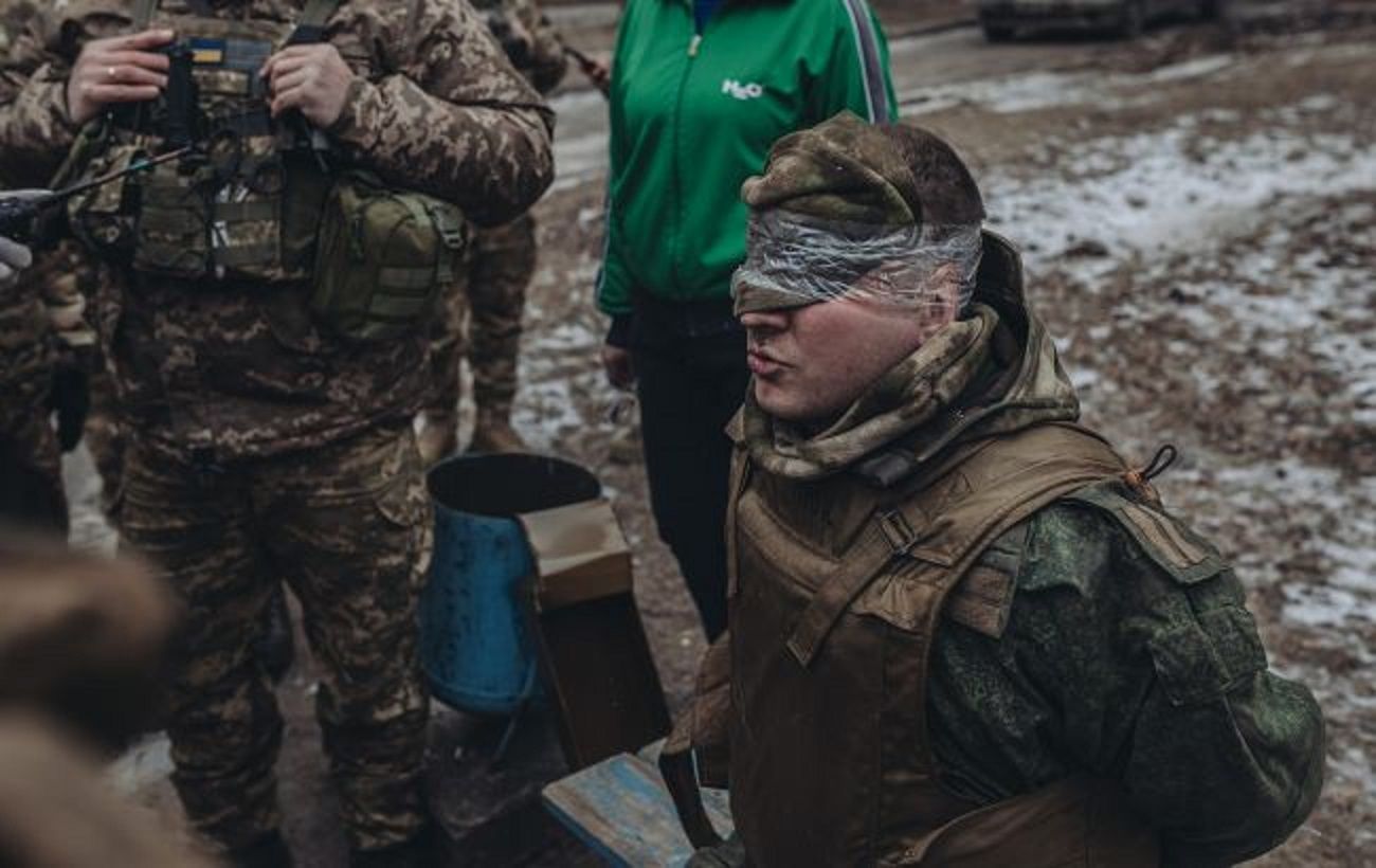 Зображення новини: Десантники взяли в полон офіцера російської армії та показали відео