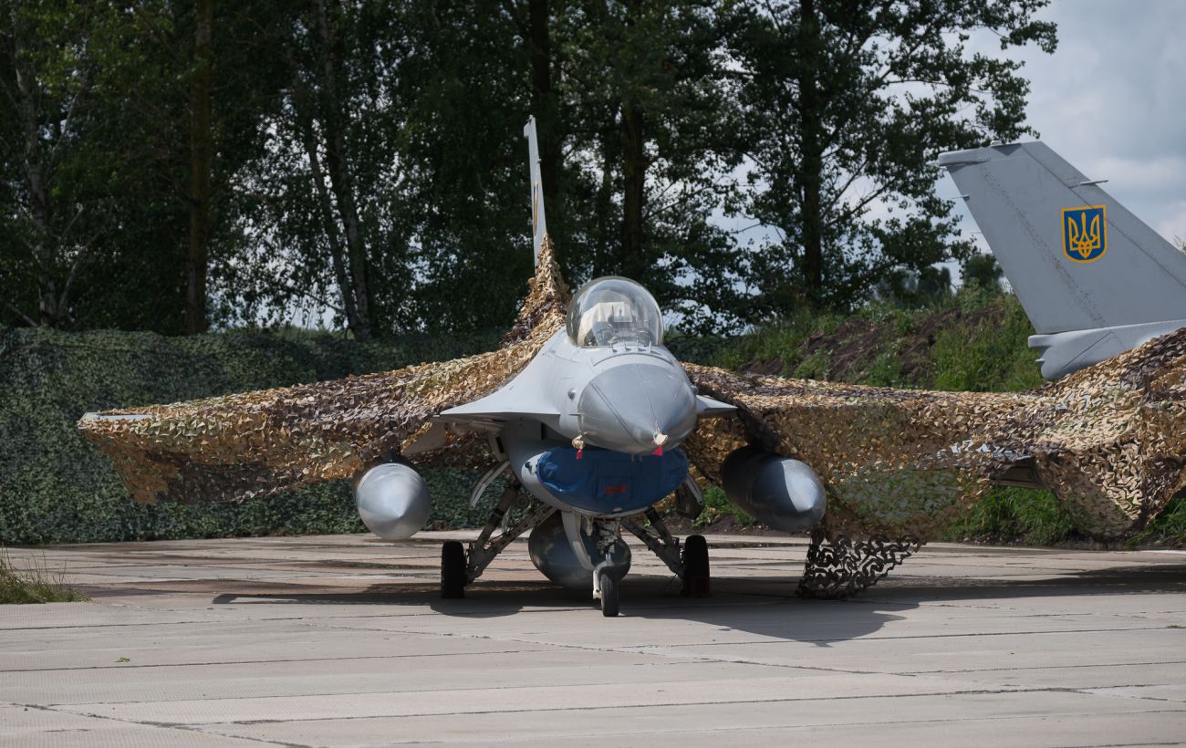 Зображення новини: Чи справді РФ вдарила по F-16 та Mirage у Луцьку? Відповідь експерта