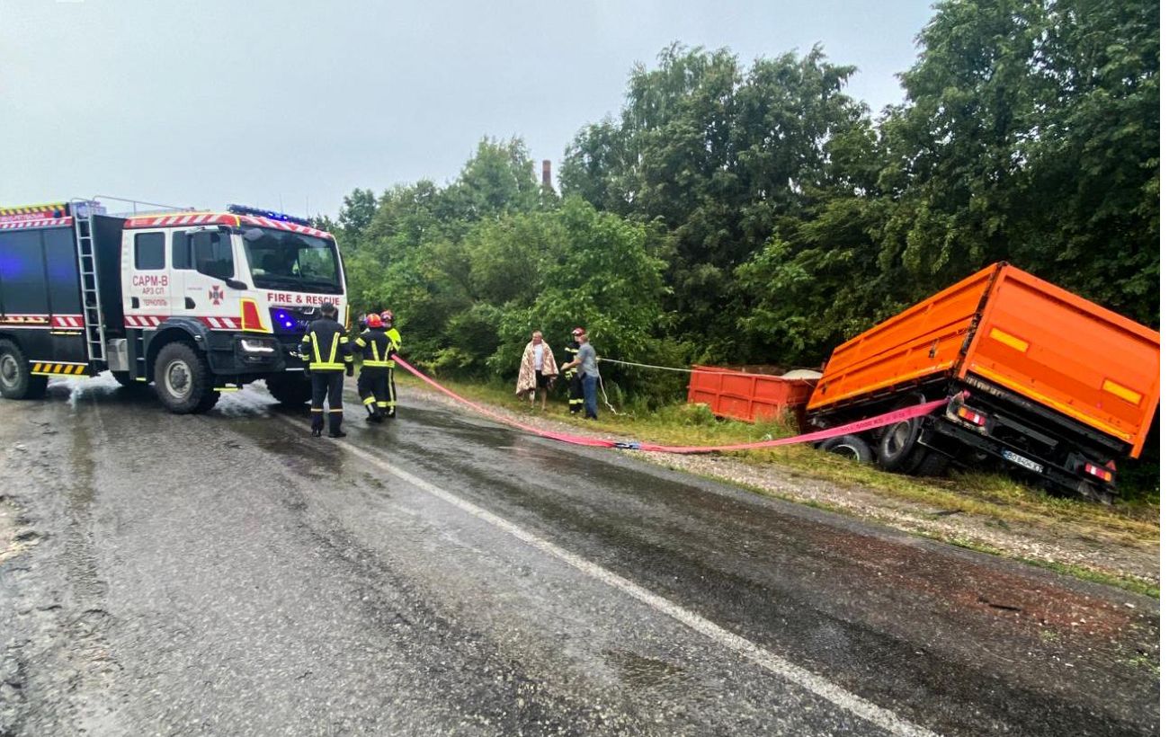 Зображення новини: У ДТП з вантажівкою в Тернопільській області загинули чотири людини