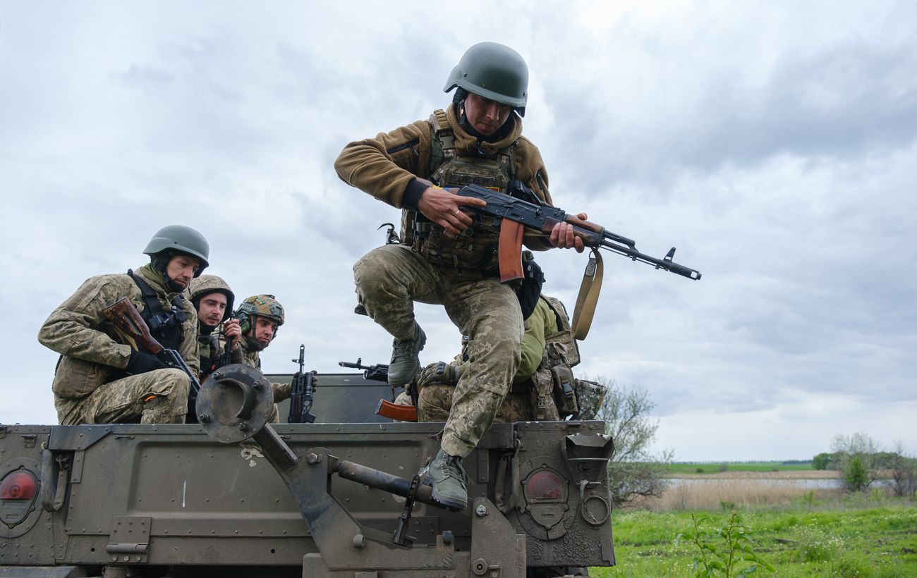 Зображення новини: Росіяни втратили за добу 920 солдатів і багато техніки, - Генштаб