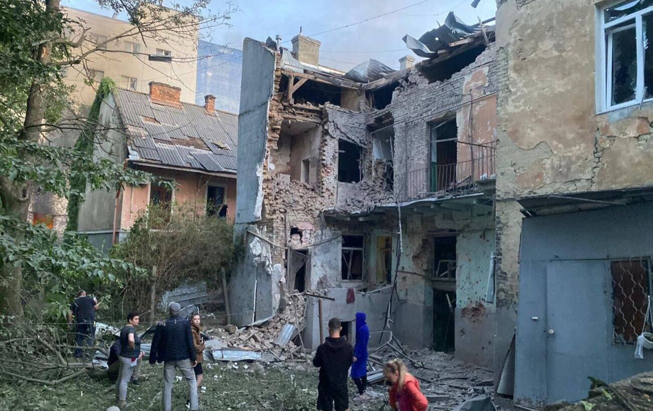 Зображення новини: Нічна атака на Львів: четверо постраждалих, пожежі та руйнування