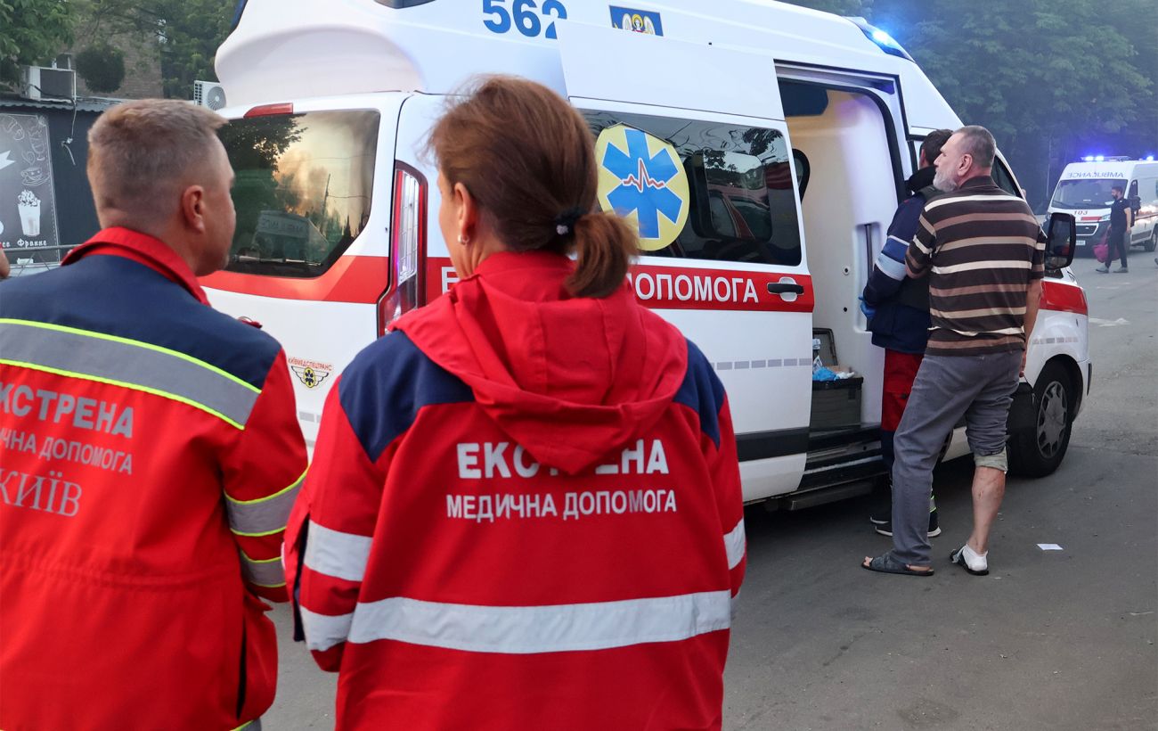 Зображення новини: Дерева падають на людей: в Харкові та області з'явилися перші жертви сильної негоди