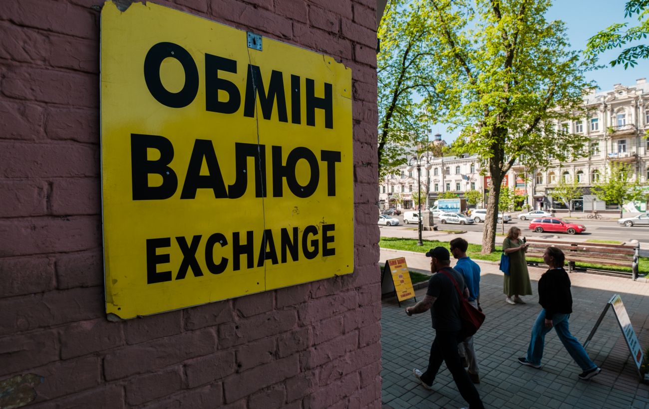 Зображення новини: НБУ знизив курси долара та євро