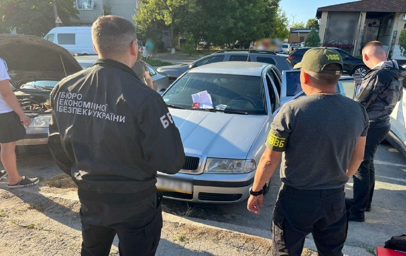 Зображення новини: Під виглядом авто для ЗСУ: на Львівщині викрили масштабну схему контрабанди