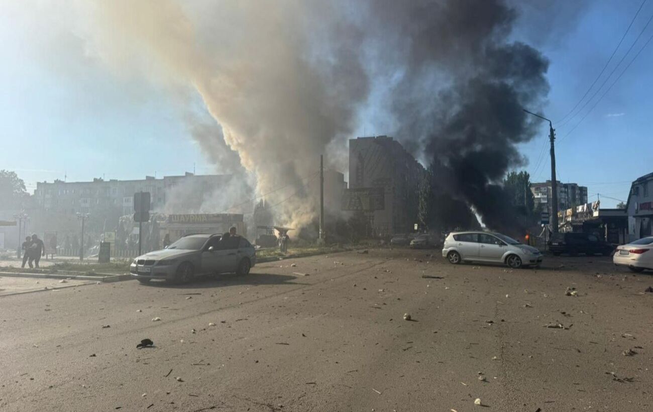 Зображення новини: "ФАБ" влучив у "Аврору", є жертви та руйнування: що відомо про моторошний удар по Добропіллю