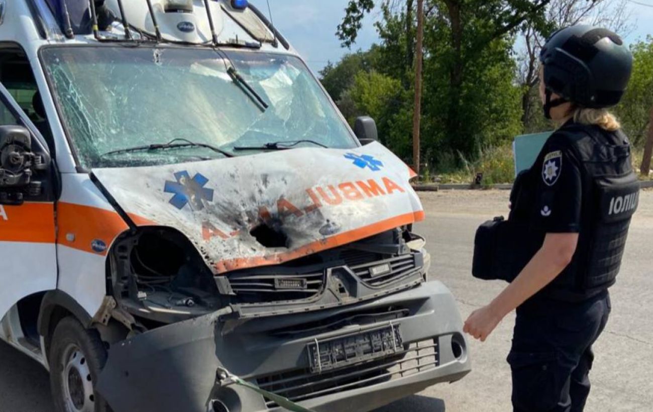 Зображення новини: Росіяни вдарили FPV-дроном по авто швидкої в Куп'янську: постраждали медики