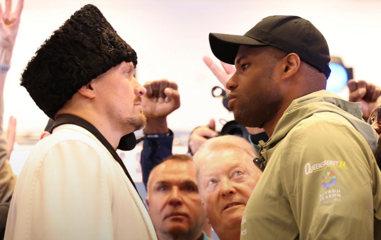 Зображення новини: Усик у колоритному вбранні вкотре переміг Дюбуа в битві поглядів (відео)