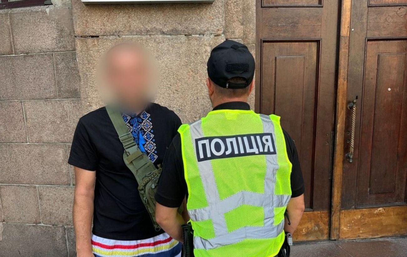 Зображення новини: На вокзалі в Харкові чоловік погрожував охоронцю пістолетом: відкрито справу