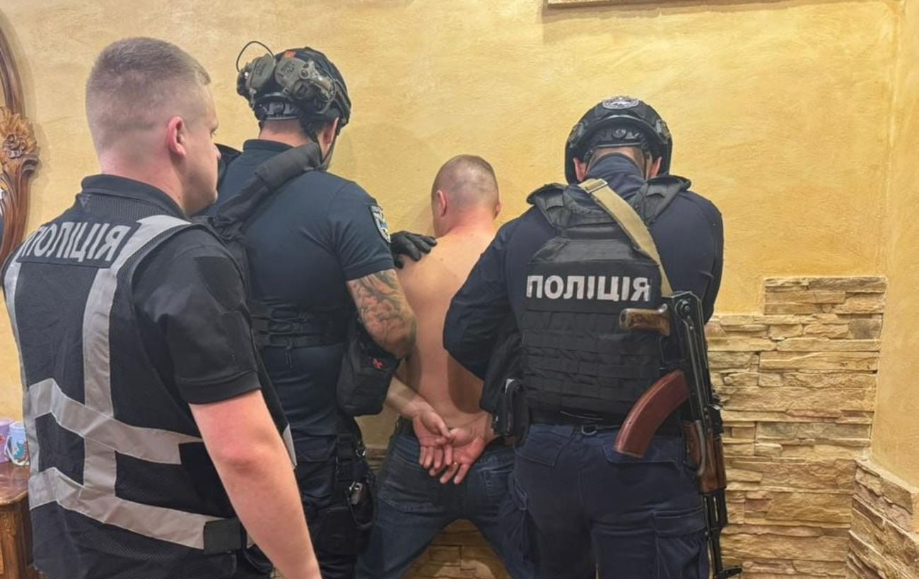 Зображення новини: Поліція затримала "смотрящого" за півднем України: проведено майже 50 обшуків