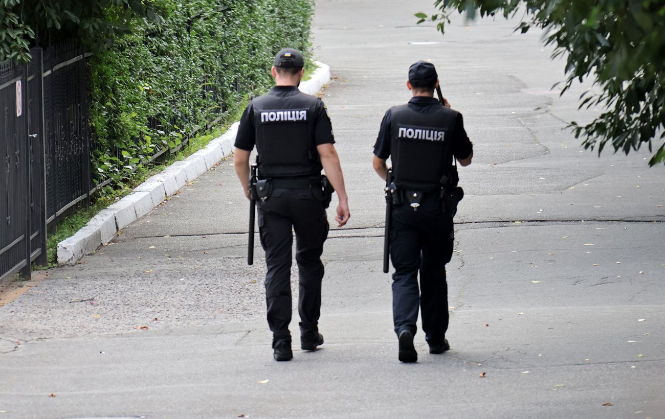 Зображення новини: У Києві працівник прокуратури збив жінку на тротуарі та втік: відео резонансної ДТП