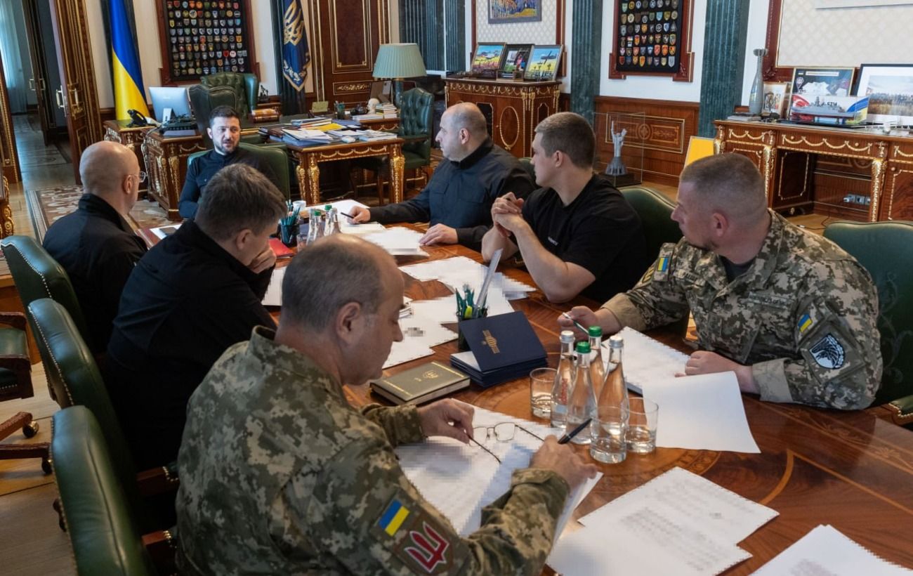 Зображення новини: Особливий акцент - на перехоплювачах: Зеленський провів нараду щодо виробництва дронів