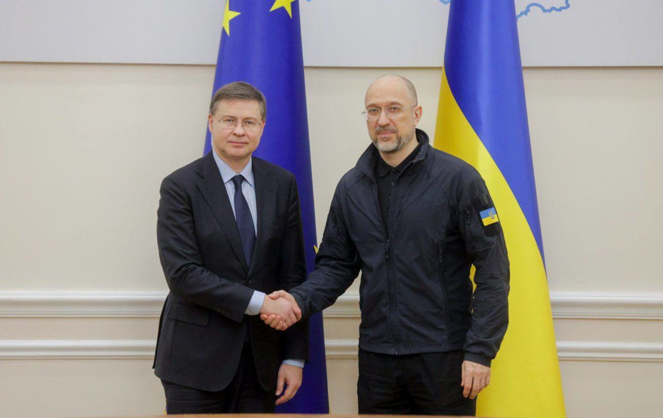 Зображення новини: Шмигаль обговорив із комісаром ЄС роль України у системі європейської безпеки