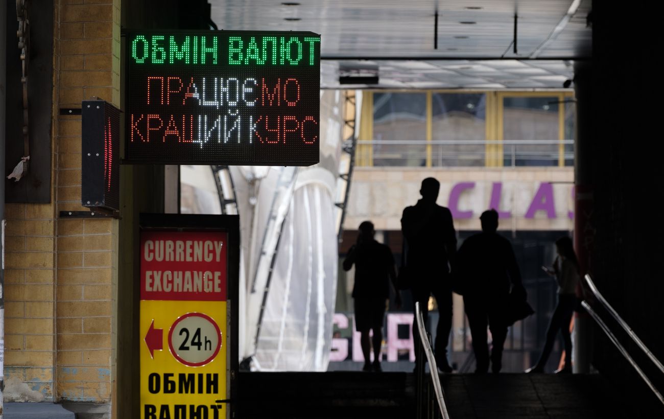 Зображення новини: Долар дорожчає, курс євро перевищив 49 гривень