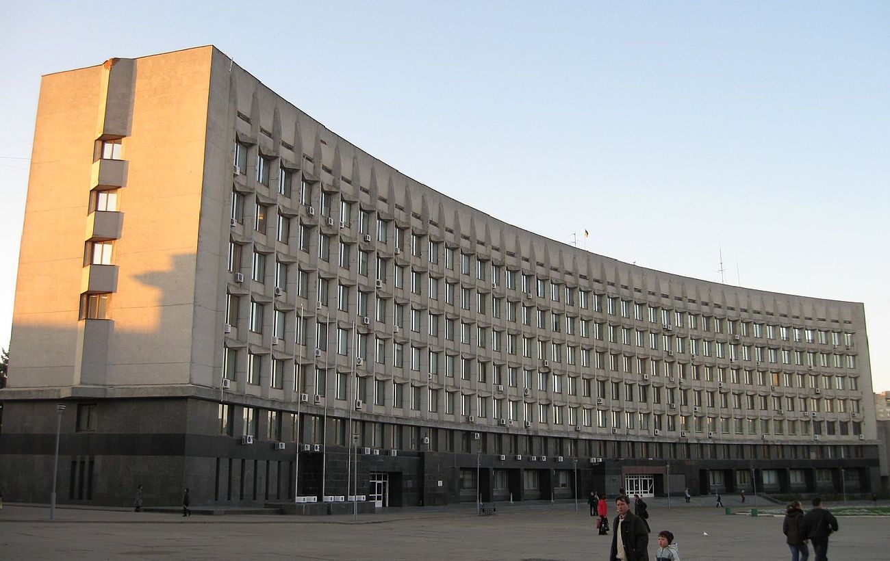 Зображення новини: Російський дрон влучив в будівлю Сумської ОВА