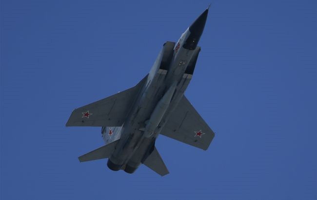 Зображення новини: В Україні оголосили масштабну тривогу через російський МіГ-31К