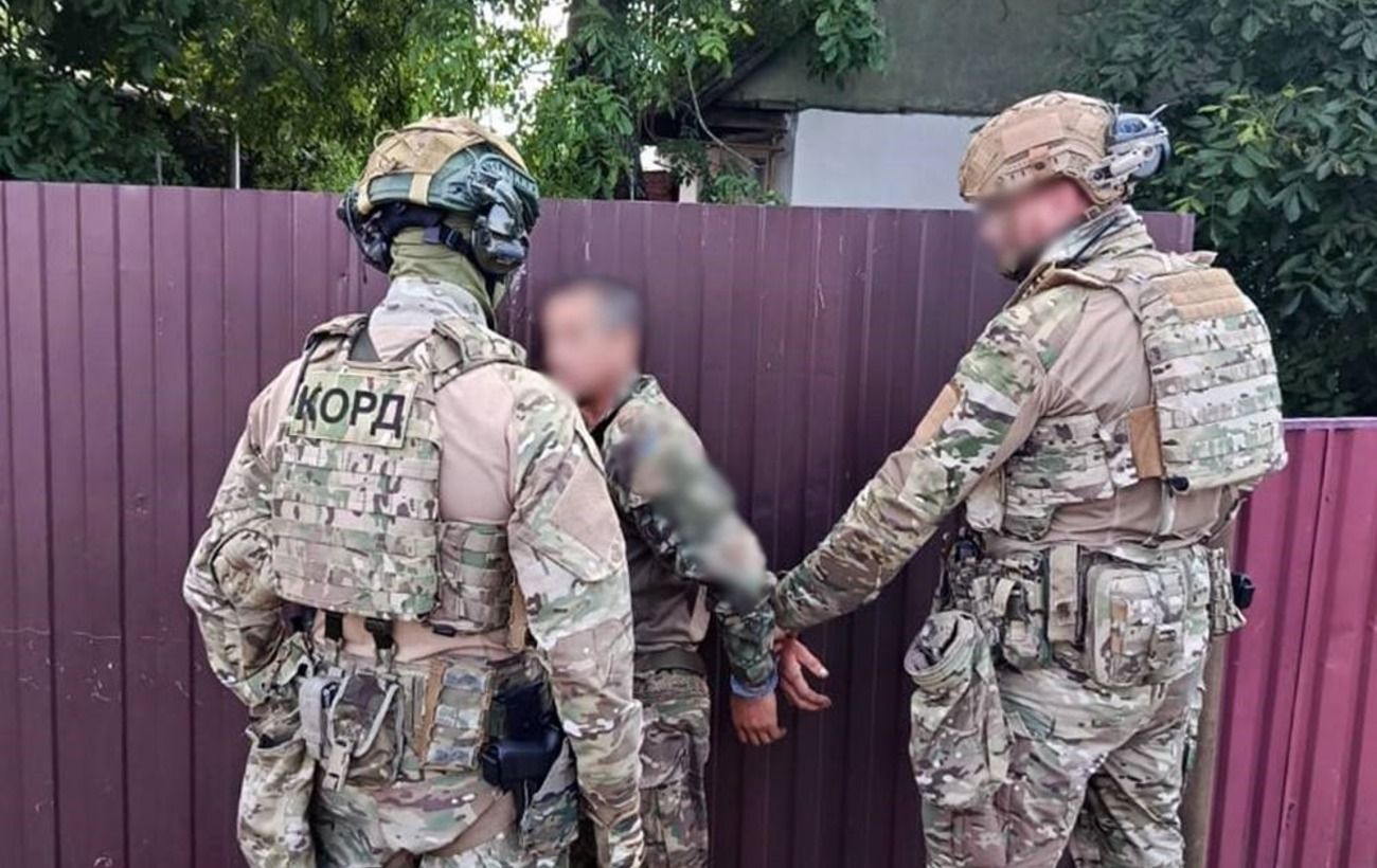 Зображення новини: На Житомирщині чоловік погрожував гранатою поліцейським: оголошували спецоперацію
