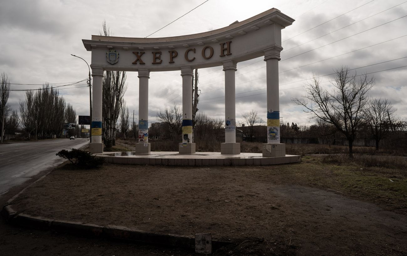 Зображення новини: Росіяни КАБами вдарили по мосту та житлових будинках у Херсоні, - ОВА