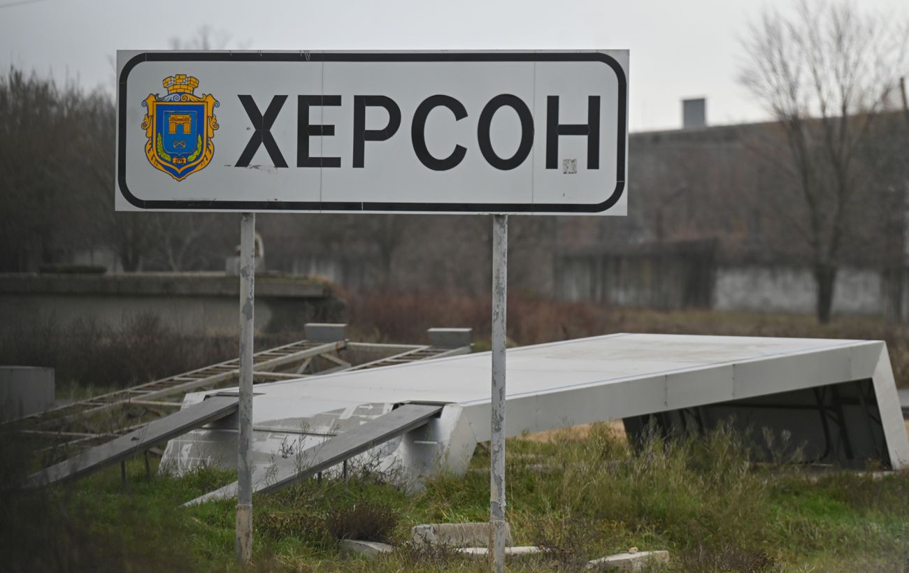 Зображення новини: В Херсоні показали відео пошкодженого мосту на Корабел: людям пропонують евакуацію