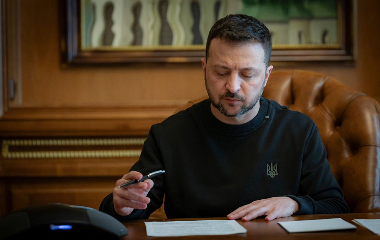 Зображення новини: Зеленський запровадив санкції проти капітанів "тіньового флоту" Росії