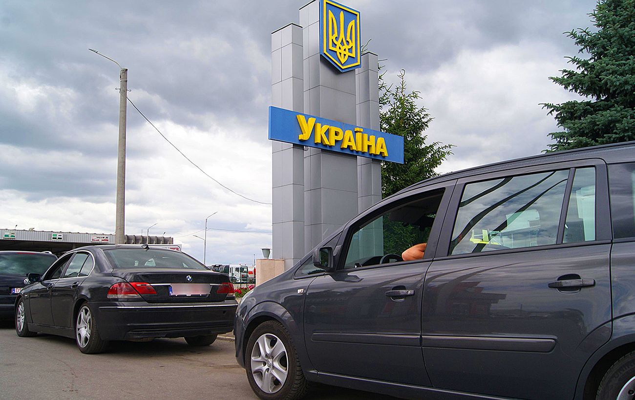 Зображення новини: Кількох чоловіків 18-22 років не випустили з України: які головні причини