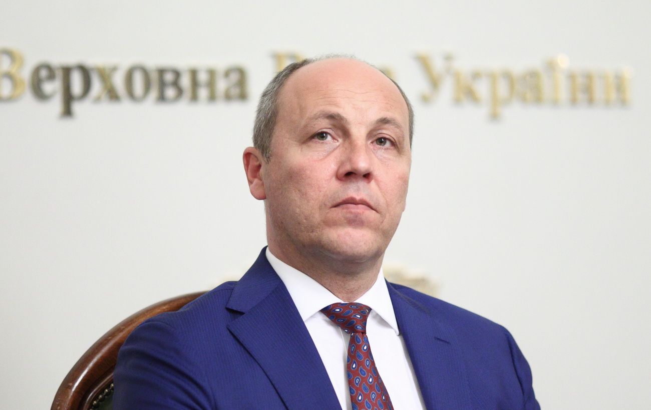 Зображення новини: Вісім пострілів, ретельний план і декілька версій: головне про вбивство Парубія