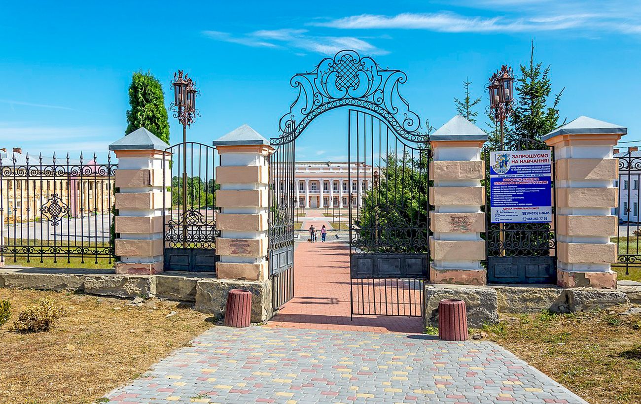 Зображення новини: Польські маєтки й німецькі колонії: де знаходиться та як виглядає забута Європа в Україні