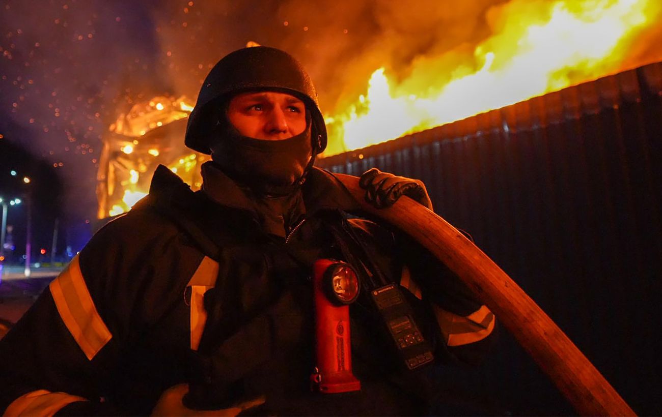 Зображення новини: У Вишгороді уламки "Шахеда" впали у дворі будинків, спалахнула пожежа