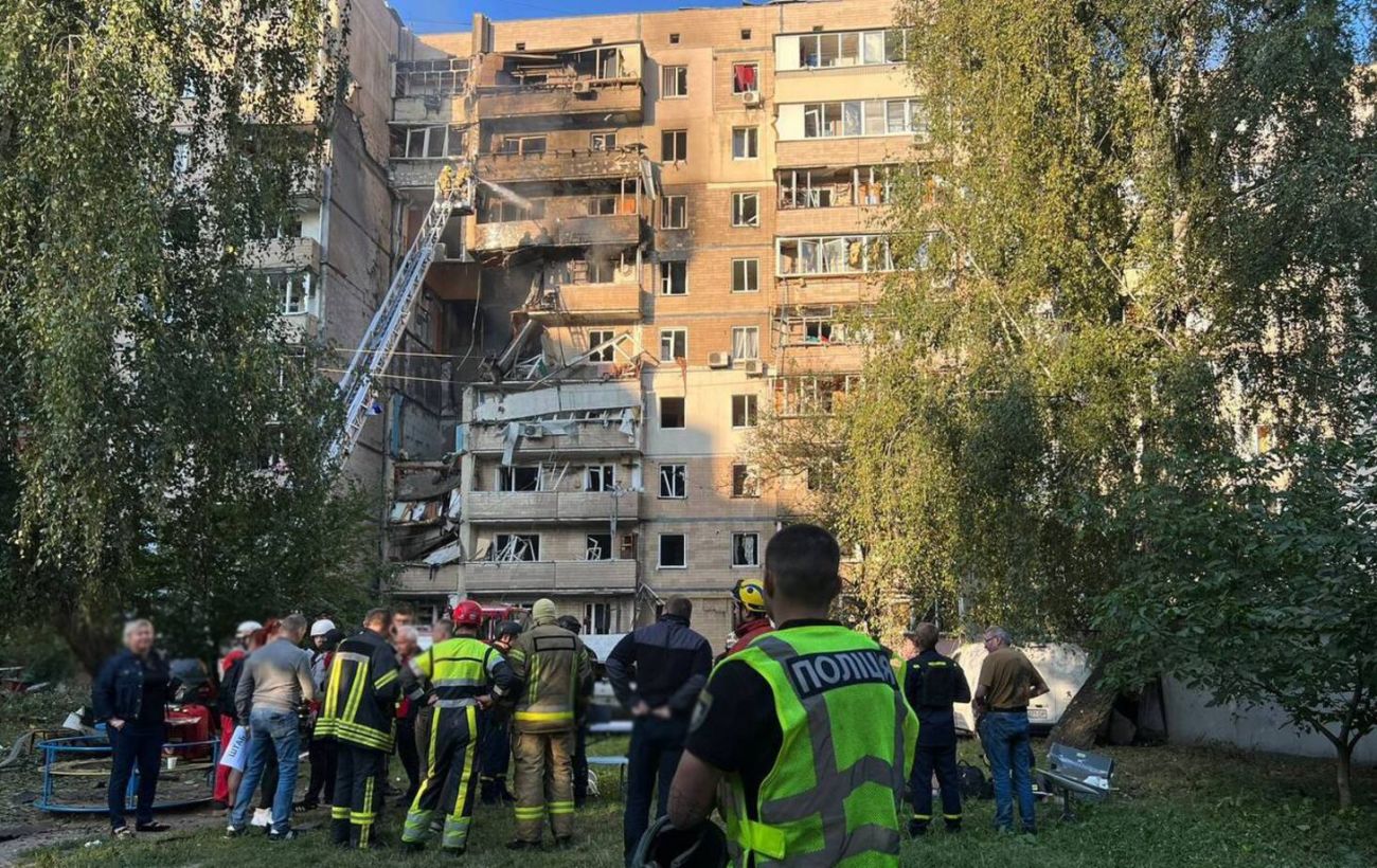 Зображення новини: Під час обстрілу Києва постраждали патрульні: двоє поліцейських у лікарні