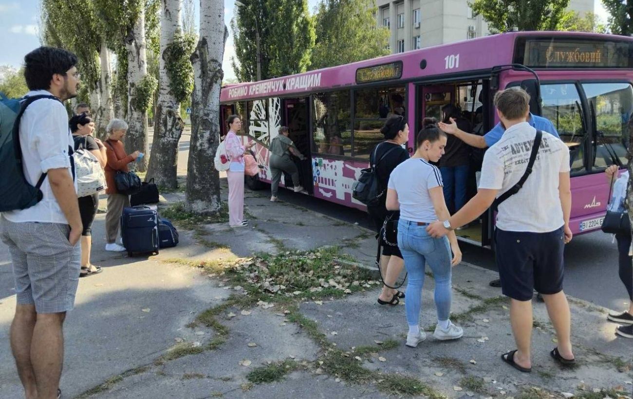 Зображення новини: Міст через Дніпро у Кременчуці знову відкритий для транспорту