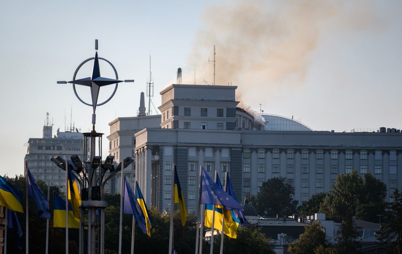 Зображення новини: Приліт по Кабміну. NYT пише про "прорив найпотужнішої зони" ППО: що кажуть експерти