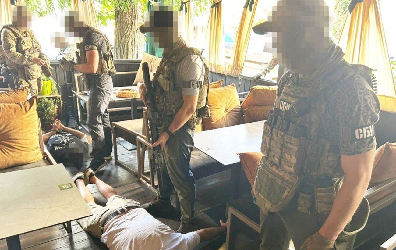 Зображення новини: СБУ затримала "екссмотрящого" за Оленівською колонією та його банду рекетирів