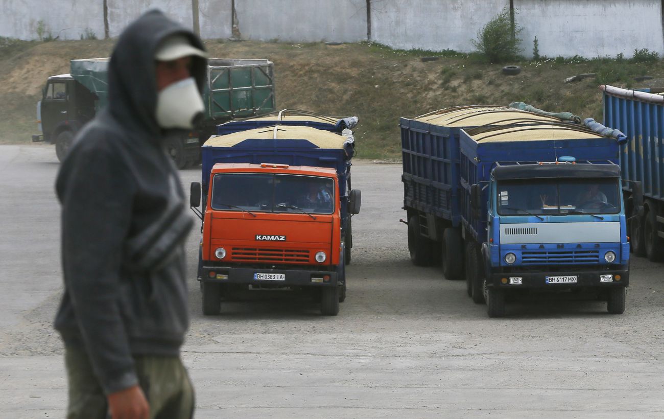 Зображення новини: Росіяни видали удар по вантажівках із зерном за "знищення дронів ЗСУ"