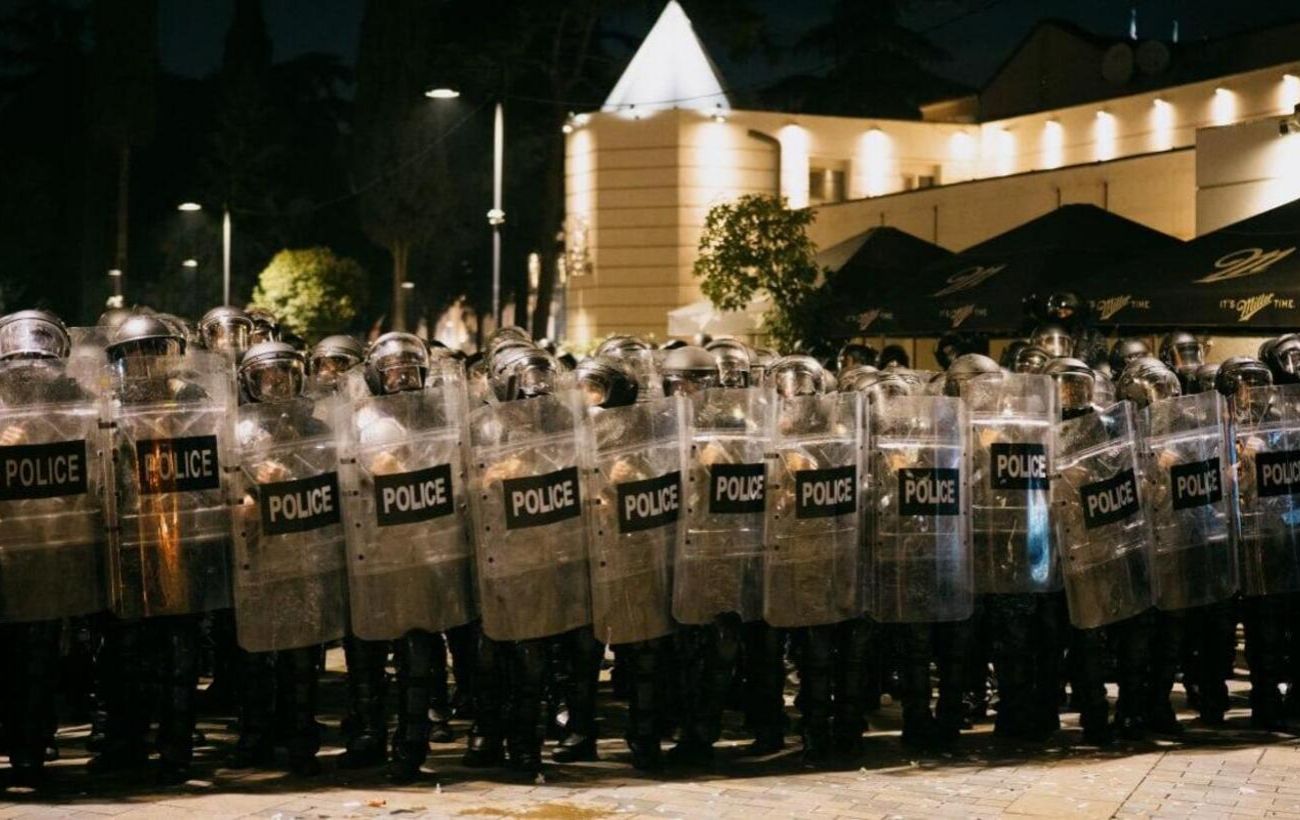 Зображення новини: "Вражаюча перемога" та сутички із силовиками: що відбувається в Грузії після виборів