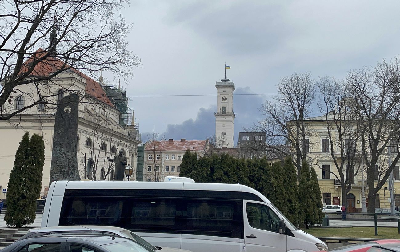 Зображення новини: У Львові через масовані удари перебої зі світлом, транспорт поки не вийде на маршрути