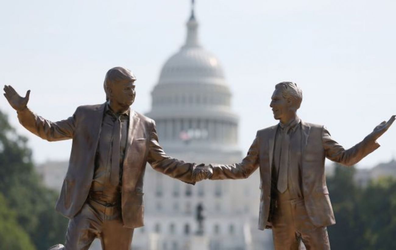 Зображення новини: У США оприлюднили нові листи скандального Епштейна із згадками Трампа