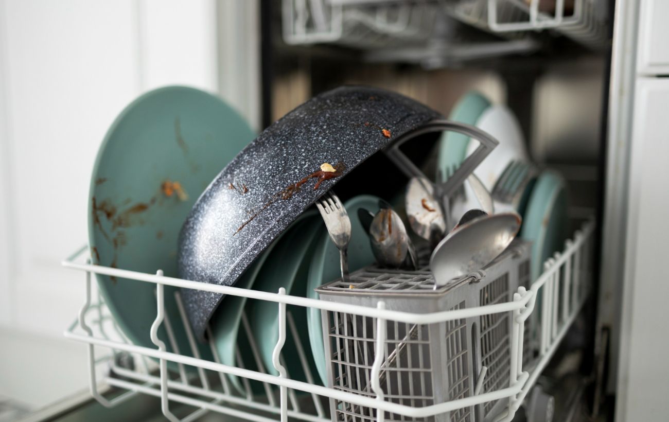 Зображення новини: Топ-5 причин, чому тарілки брудні після миття в посудомийці