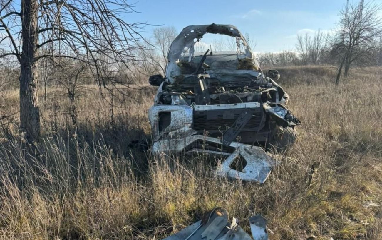 Зображення новини: У Харківській області росіяни вдарили FPV-дроном по авто поліції: є загиблий