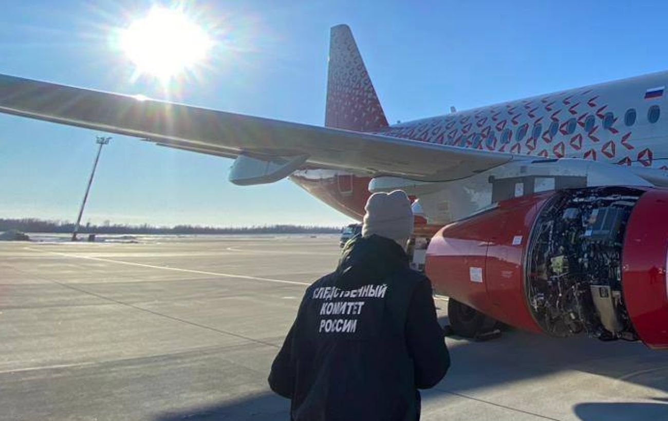 Зображення новини: Зривало обшивку і деталі двигуна: у РФ посадили "суперджет", що розвалювався на льоту