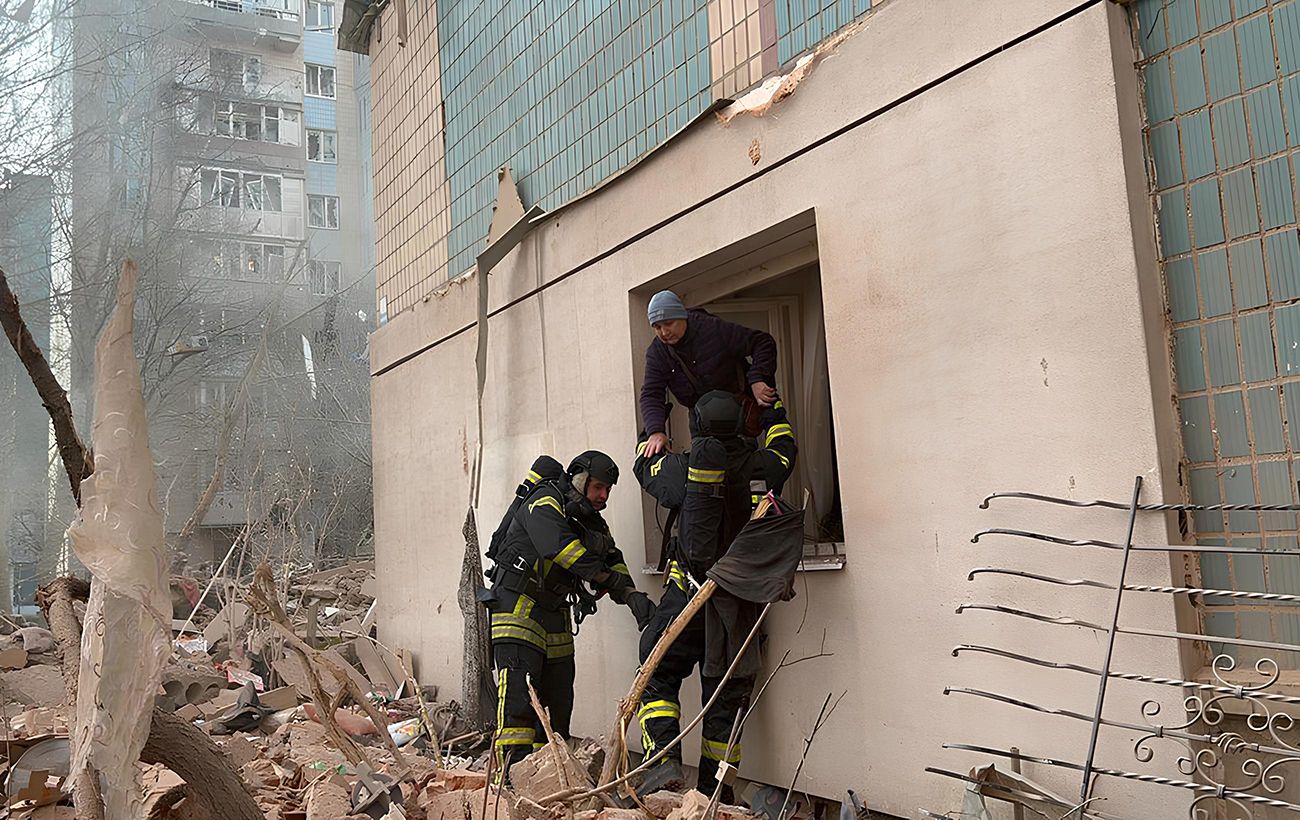 Зображення новини: Зруйнована висотка в Тернополі, удари по Львову та Бурштину: головне про атаку РФ