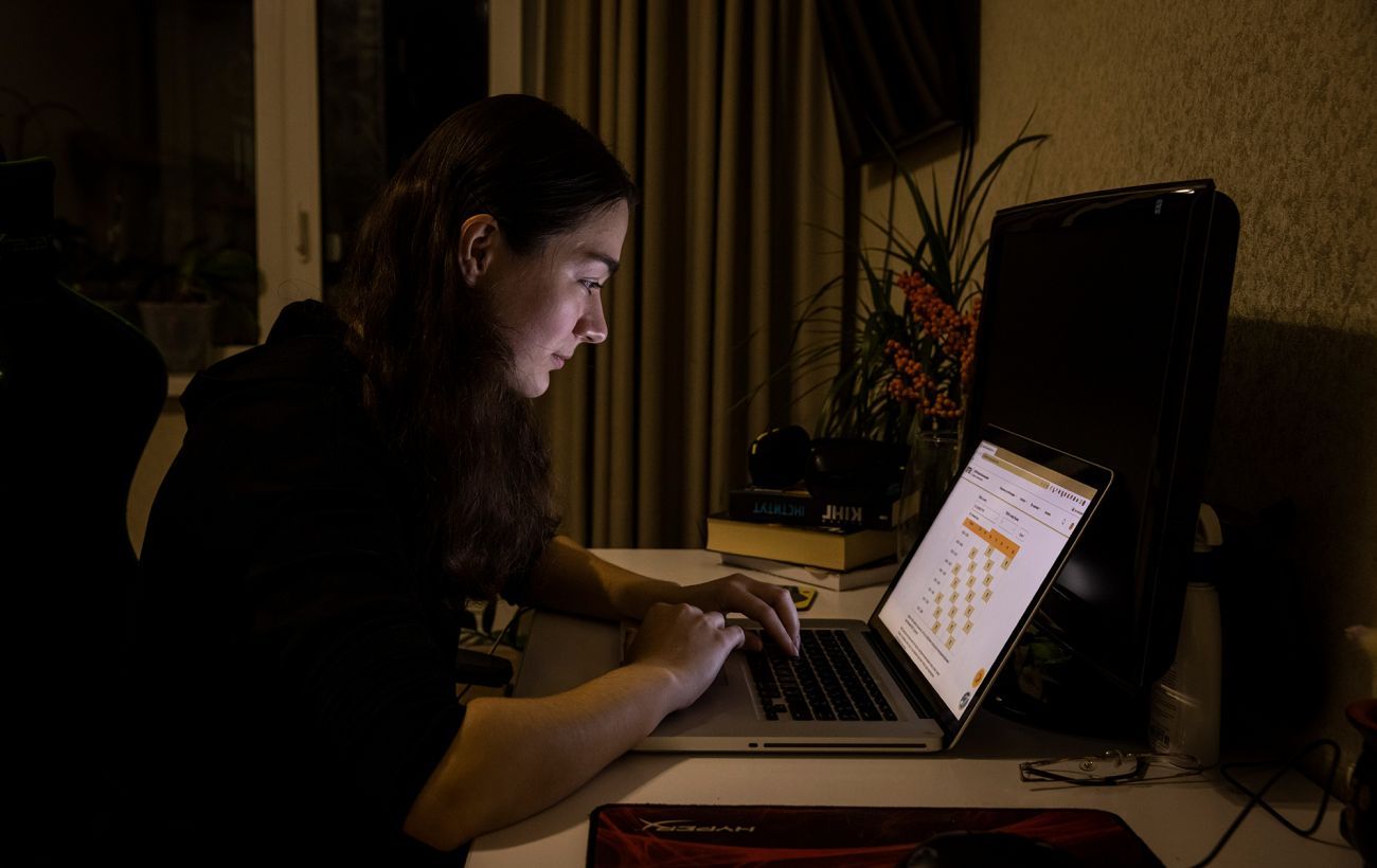 Зображення новини: Жорсткі графіки по всій Україні. Як завтра відключатимуть світло (список регіонів)