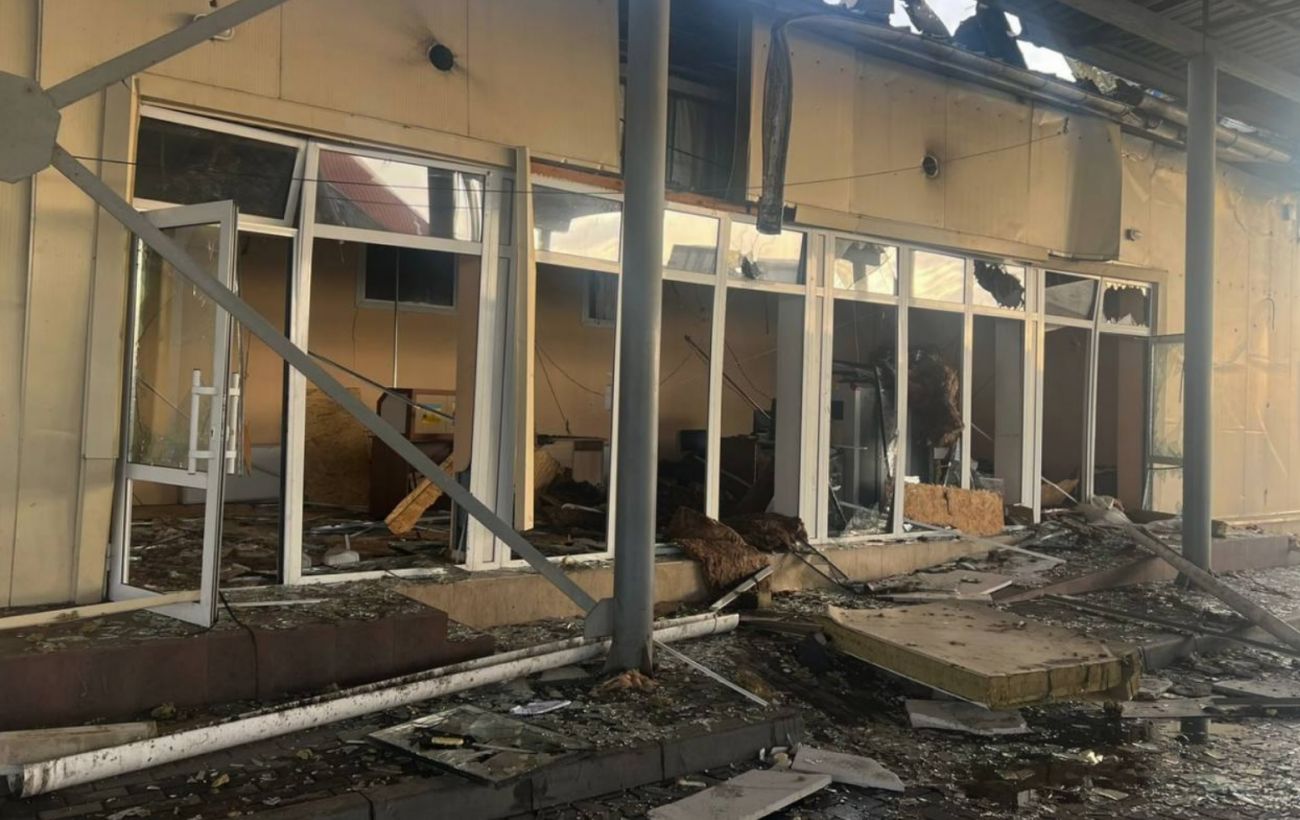 Зображення новини: Удар РФ по пункту пропуску "Орлівка" на кордоні з Румунією: ДПСУ показала фото наслідків