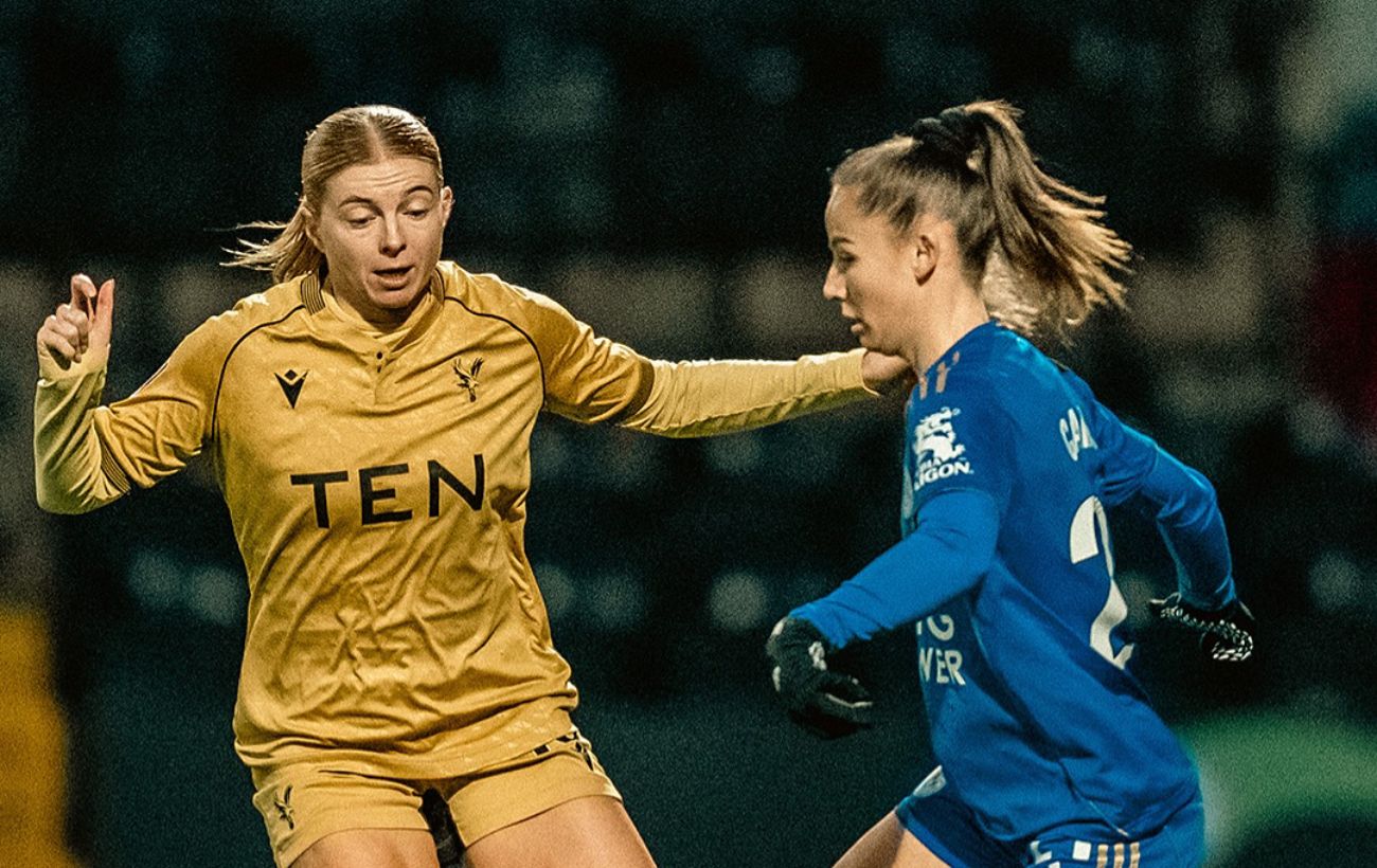 Зображення новини: Червона картка за дзюдо на полі: гравчиню "Крістал Пелас" вилучили за кидок через стегно