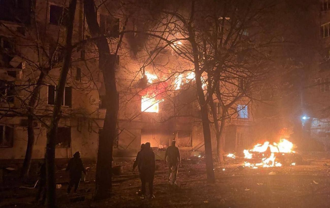 Зображення новини: РФ атакувала Запоріжжя: дрон влучив у будинок, сталися пожежі та є постраждалі